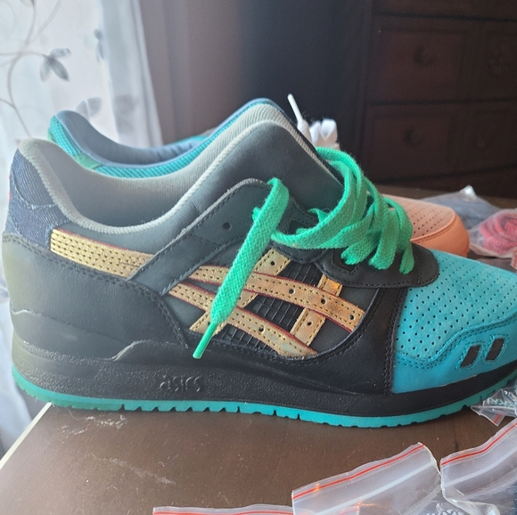 Asics - Picture 2 of 4